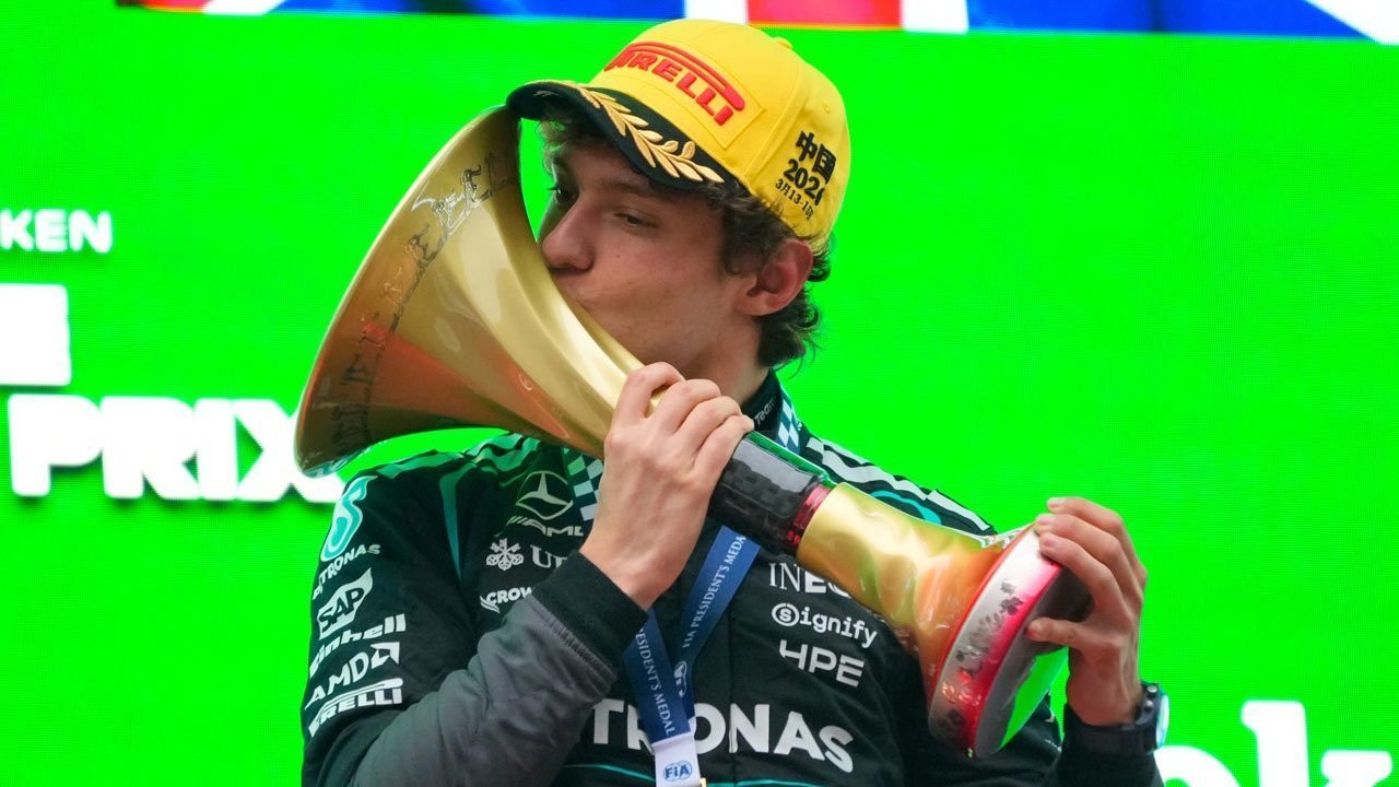 Toto Wolff Bangga Kimi Antonelli dan George Russell Naik Podium Bareng Lewis Hamilton di F1 GP China Toto Wolff Bangga Kimi Antonelli dan George Russell Naik Podium Bareng Lewis Hamilton di F1 GP China