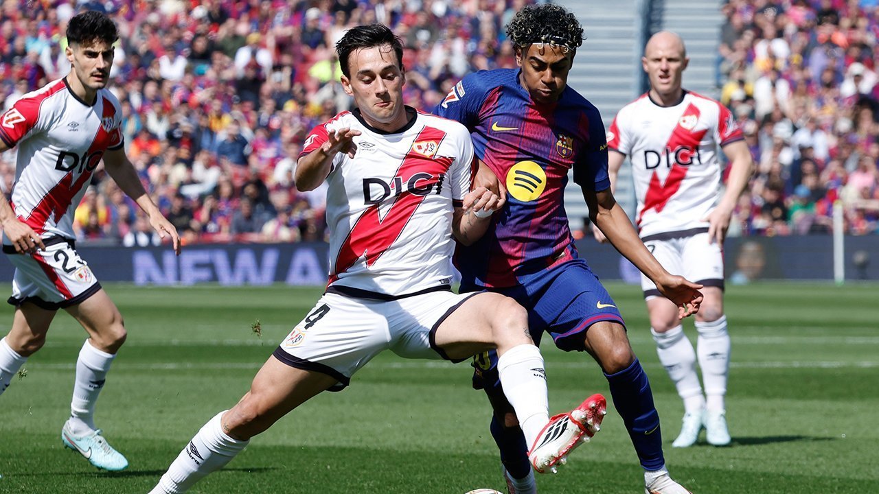 Barcelona Menang, Lamine Yamal Ngamuk ke Flick usai Ditarik Keluar