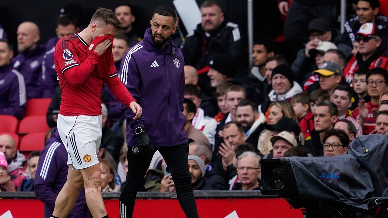 Kemenangan Man United Ternoda dengan Cedera Luke Shaw