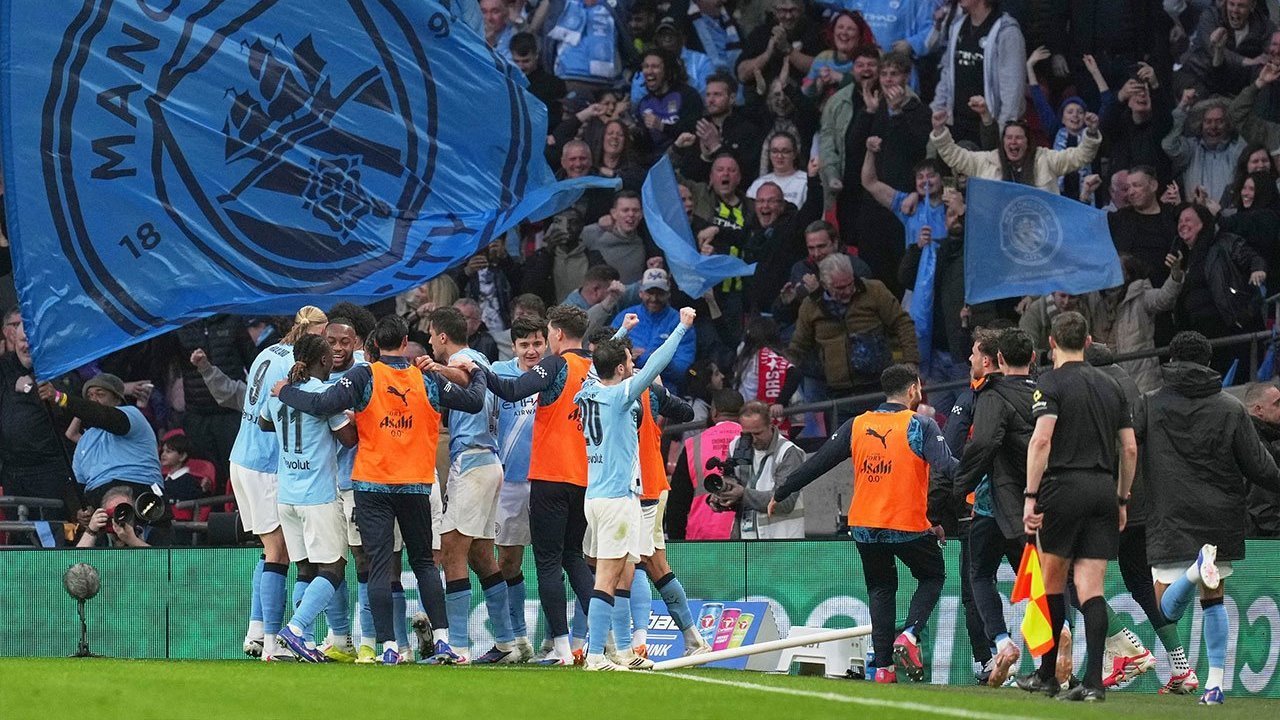Guardiola Tak Menyangka Man City Bisa Dominasi Arsenal di Final Carabao Cup