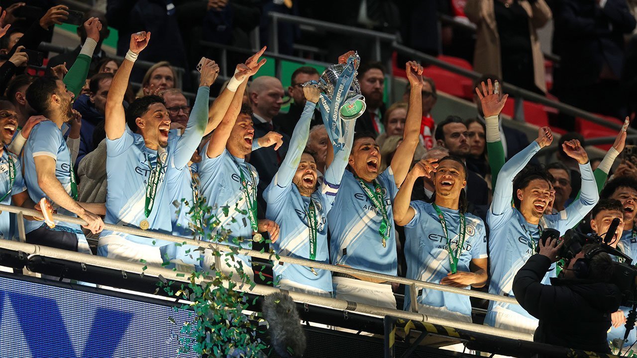 Bertahan di Lapangan, Bertepuk Tangan Saat Pemain Manchester City Menerima Trofi, Ini Penjelasan Arteta