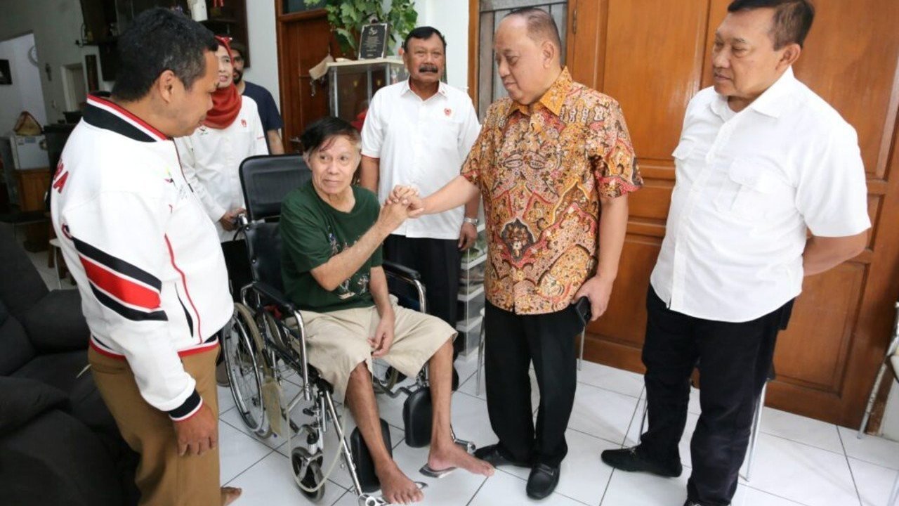 Ketum KONI Pusat Besuk 'The Exocet' Ellyas Pical: Mohon Doa Seluruh Rakyat Indonesia Ketum KONI Pusat Besuk 'The Exocet' Ellyas Pical: Mohon Doa Seluruh Rakyat Indonesia