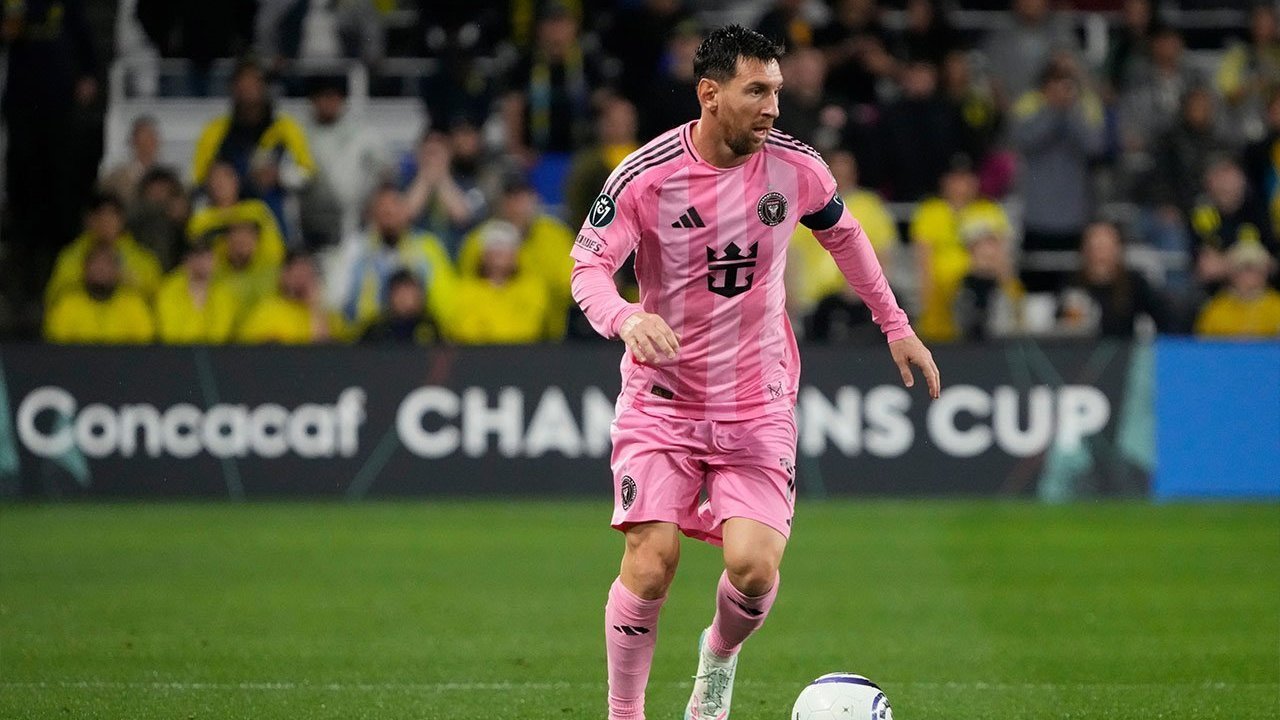 Lionel Messi Resmi Akuisisi Klub Spanyol Lionel Messi Resmi Akuisisi Klub Spanyol