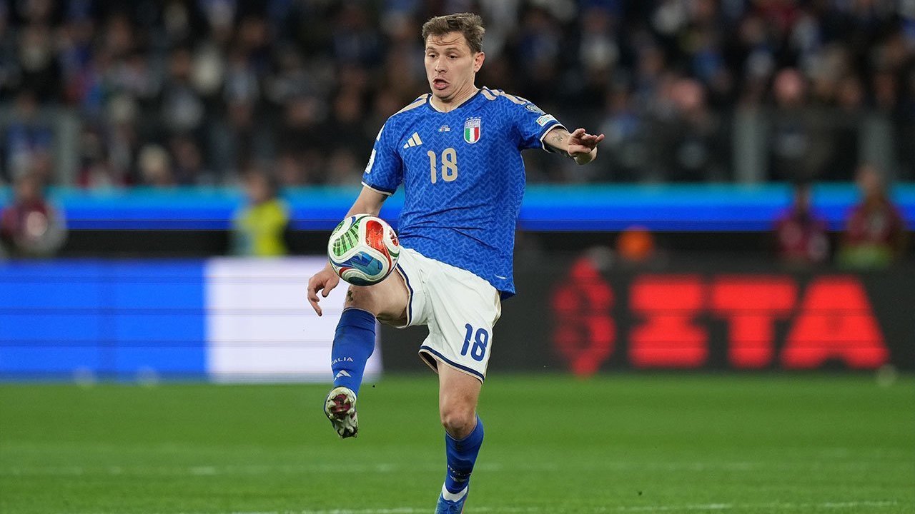 Jelang Italia vs Bosnia, Nicolo Barella Diberi Resep untuk Selamatkan Karier