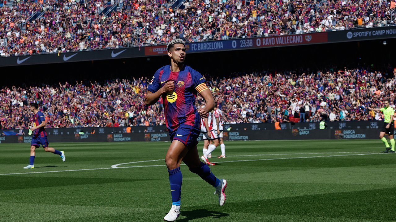 Hasil Barcelona vs Rayo: Sundulan Ronald Araujo Bawa Blaugrana Menang Tipis 1-0