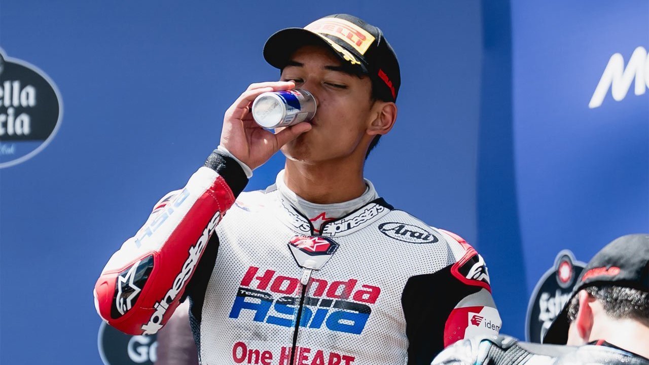 Pilih Minum Red Bull, Ternyata Ada 3 Alasan Veda Ega Pratama Hindari Sampanye di Podium Moto3 Brasil 2026