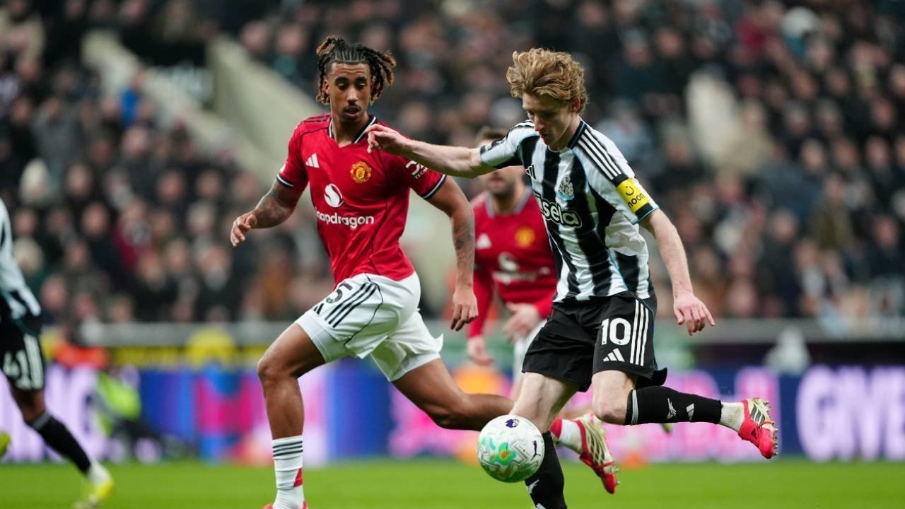 Paul Scholes Sindir Michael Carrick Usai Man United Tumbang dari Newcastle: Mainnya Buruk Banget!