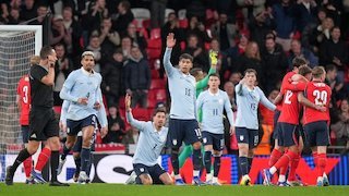 Dua Kartu Kuning Tanpa Kartu Merah? Insiden Manuel Ugarte Bikin Bingung di Wembley Dua Kartu Kuning Tanpa Kartu Merah? Insiden Manuel Ugarte Bikin Bingung di Wembley