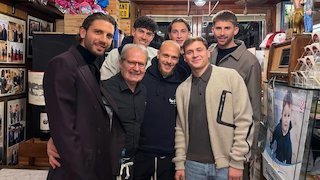 Manuel Locatelli Dirujak Fans Juventus Usai 'Nongkrong' Bareng Pemain Inter Milan Manuel Locatelli Dirujak Fans Juventus Usai 'Nongkrong' Bareng Pemain Inter Milan