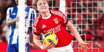 Lagu Lama Jose Mourinho: Ribut di Lapangan, Dapat Kartu Merah, Benfica Imbangi Porto 2-2 Lagu Lama Jose Mourinho: Ribut di Lapangan, Dapat Kartu Merah, Benfica Imbangi Porto 2-2