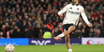 Manchester United Masukkan Nama Antonee Robinson dalam Daftar Belanja