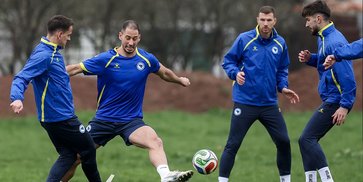 Misteri Sosok Misterius di Kamp Latihan Bosnia: Benarkah Mata-Mata Italia? Misteri Sosok Misterius di Kamp Latihan Bosnia: Benarkah Mata-Mata Italia?