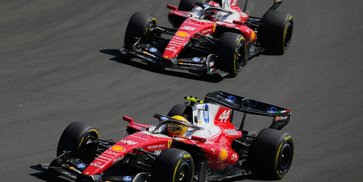 Bos Ferrari Puji Profesionalisme Lewis Hamilton dan Charles Leclerc Meski Duel Sengit di Formula 1 GP China 2026 Bos Ferrari Puji Profesionalisme Lewis Hamilton dan Charles Leclerc Meski Duel Sengit di Formula 1 GP China 2026