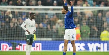 Iliman Ndiaye Siap Buka Hati untuk Manchester United?