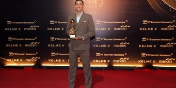 Jay Idzes Persembahkan Penghargaan Pemain Terbaik PSSI Awards 2026 ke Semua Orang yang Bekerja di Balik Layar Jay Idzes Persembahkan Penghargaan Pemain Terbaik PSSI Awards 2026 ke Semua Orang yang Bekerja di Balik Layar