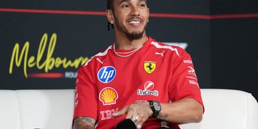 Lewis Hamilton Optimistis Ferrari Bisa Picu Duel Sengit dengan Mercedes di Formula 1 2026