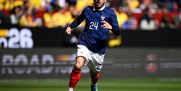 Kritik Keras untuk Rayan Cherki: Bukan Zidane, Hanya Level Pelapis!