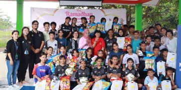 Ramadan Penuh Makna, ASBWI Ajak Anak Putri Rusun Marunda Belajar Sepak Bola