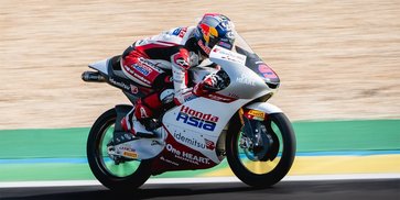 Veda Ega Pratama Naik Podium di Moto3 Brasil 2026, Trofi Perdana Indonesia dalam Sejarah Grand Prix