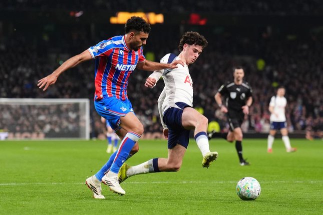 Spurs Kian Tertekan, Satu Poin di Atas Degradasi