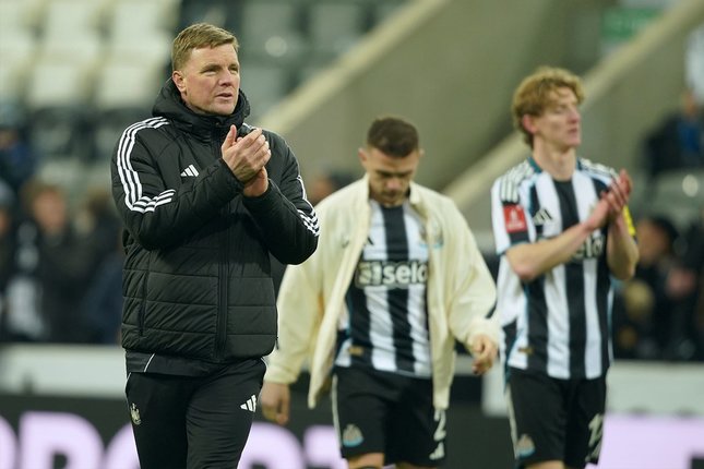 Pemain Pengganti dan Pelatih Newcastle