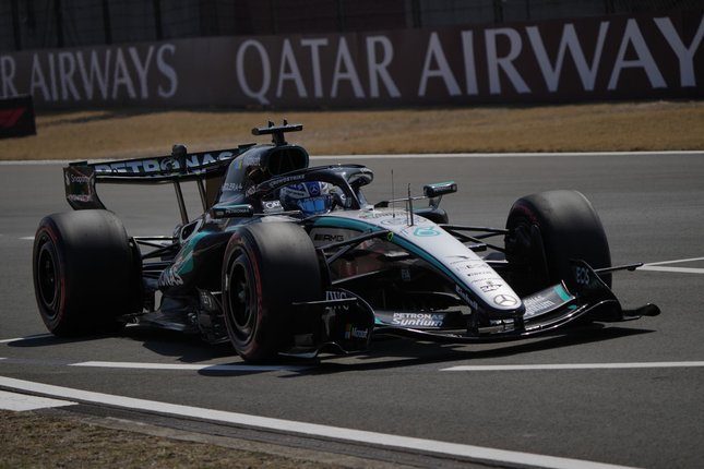 Saling Salip George Russell vs Lewis Hamilton