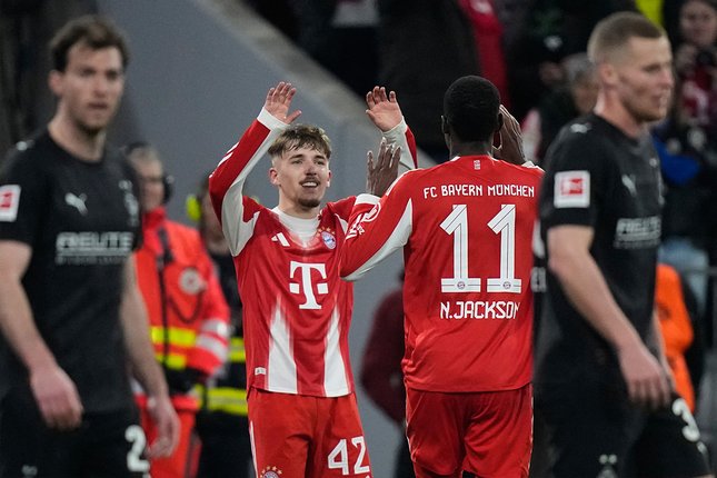 Selebrasi Nicolas Jackson (11) dan Lennart Karl usai mencetak gol ke gawang Borussia Moenchengladbach 7 Maret 2026. (c) AP Photo/Matthias Schrader