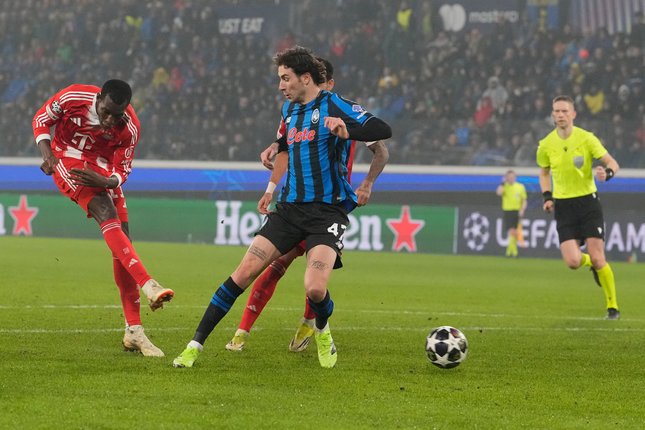 Nicolas Jackson mencetak gol dalam laga Atalanta vs Bayern Munchen di leg pertama 16 besar Liga Champions 2025/2026, Rabu (11/3/2026). (c) AP Photo/Luca Bruno