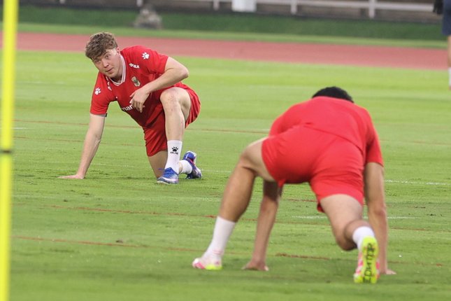 Teka-teki Striker Tengah