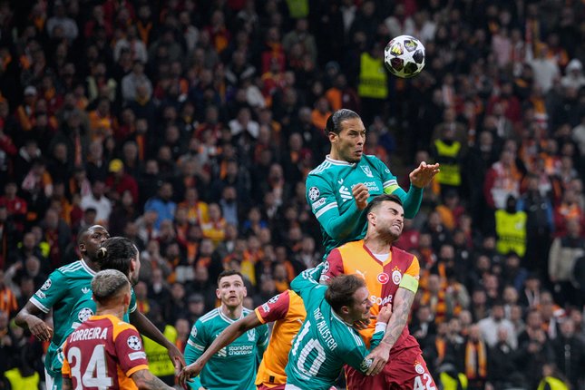 Joe Hart Soroti Kelengahan Van Dijk Mengawal Lemina