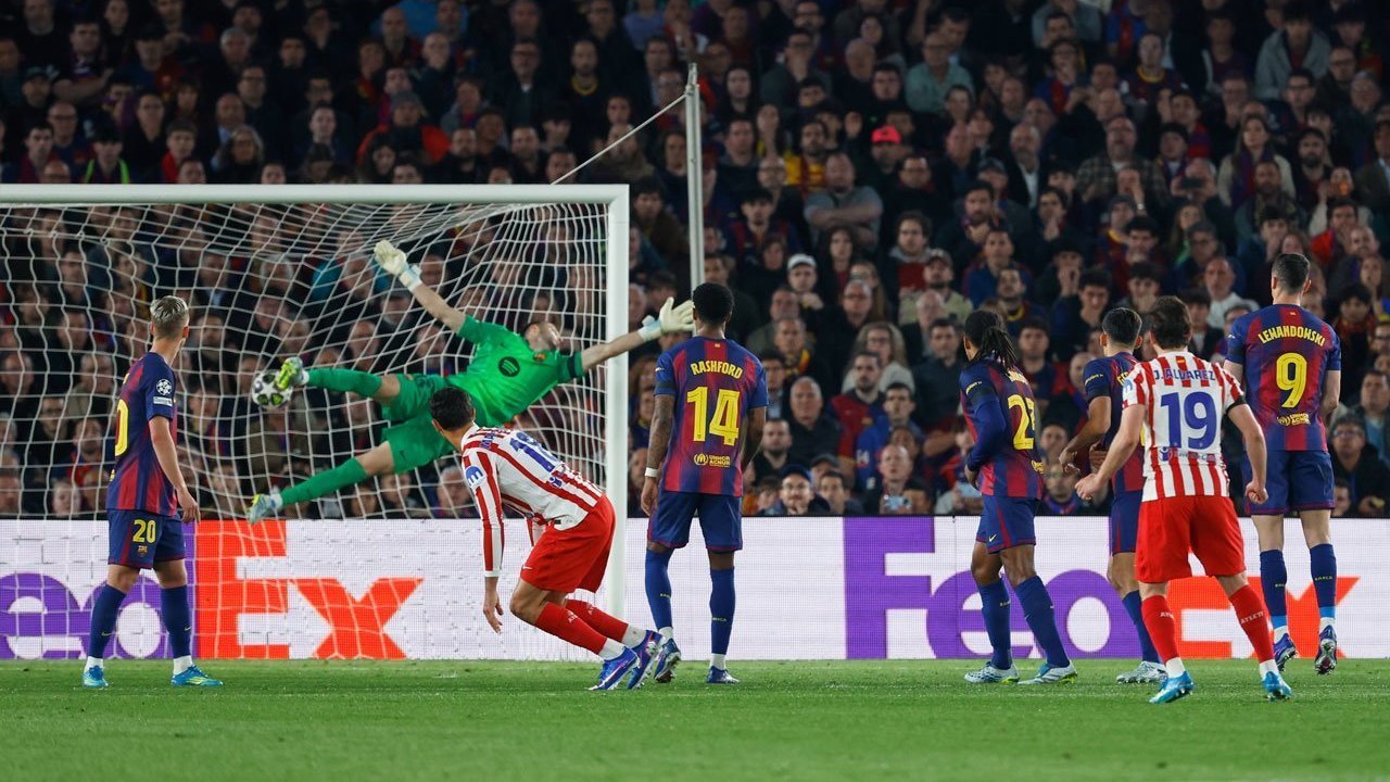 Julian Alvarez Membuktikan Kelasnya di Hadapan Barcelona