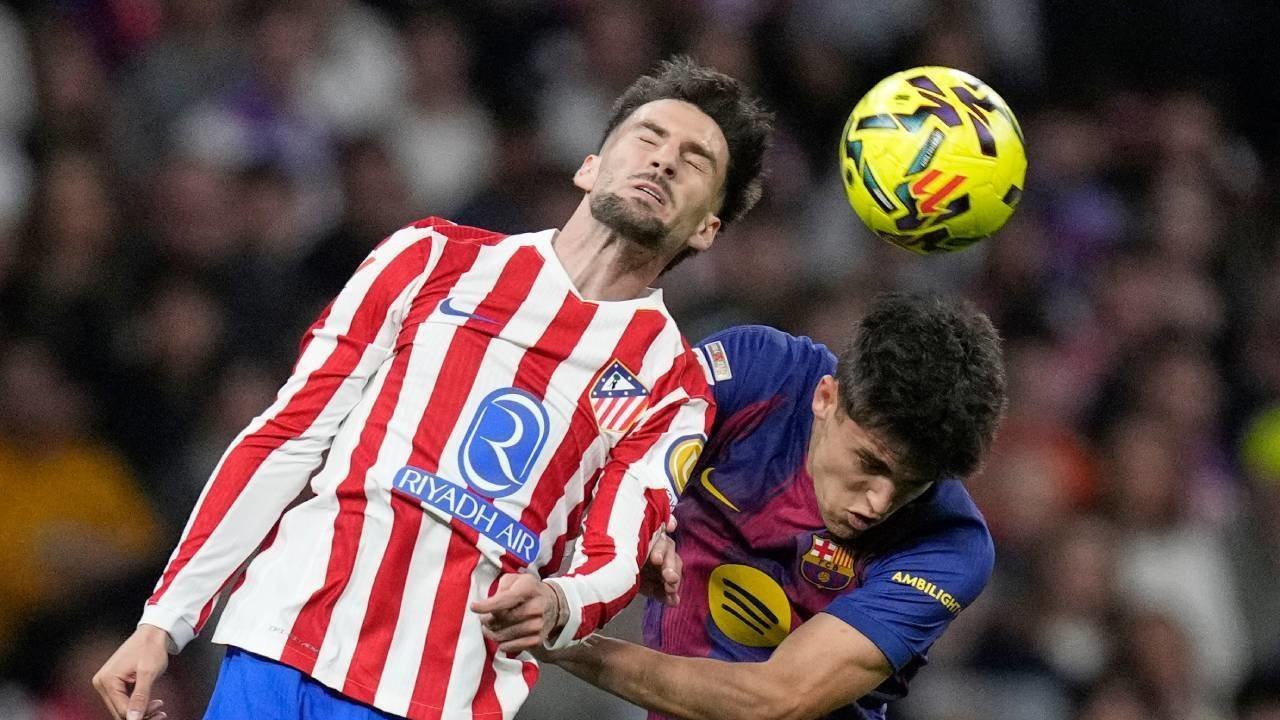 Kontroversi Kartu Merah di Atletico vs Barcelona, VAR Selamatkan Gerard Martin Kontroversi Kartu Merah di Atletico vs Barcelona, VAR Selamatkan Gerard Martin