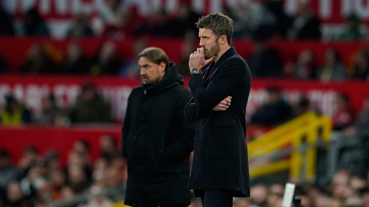 Man Utd vs Leeds: Patahnya Rekor 45 Tahun, dan Amukan Michael Carrick Soal Kartu Merah Lisandro Martinez Man Utd vs Leeds: Patahnya Rekor 45 Tahun, dan Amukan Michael Carrick Soal Kartu Merah Lisandro Martinez