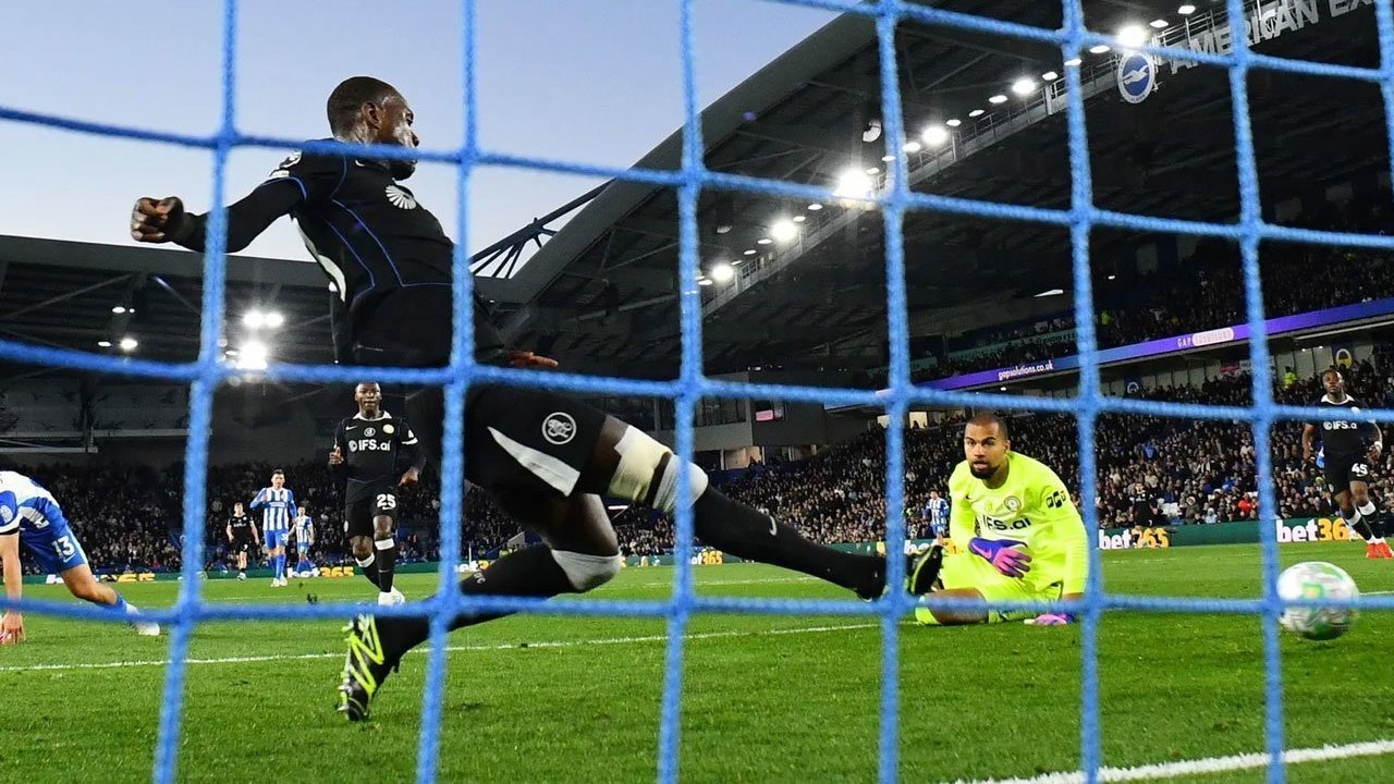 Trevoh Chalobah Maju Membela Rekan-Rekannya dari Kritikan Liam Rosenior Usai Chelsea Dihajar Brighton