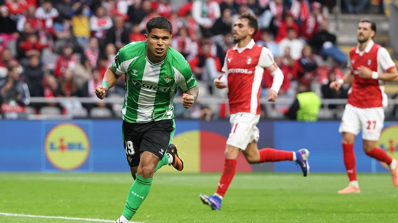 Braga vs Betis: Penalti Cucho Hernandez Selamatkan Tim Tamu
