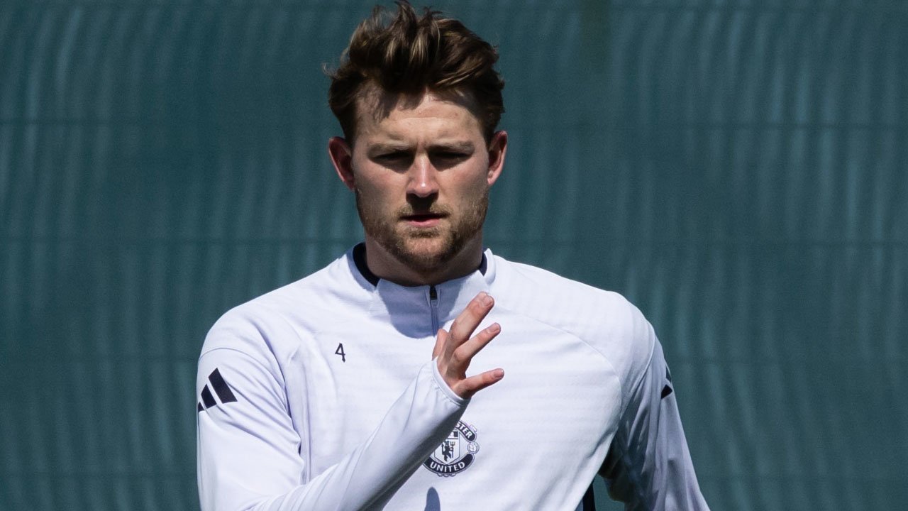 Matthijs De Ligt Sudah Kembali Berlatih di Rumput, Bisa Lekas Comeback di MU?