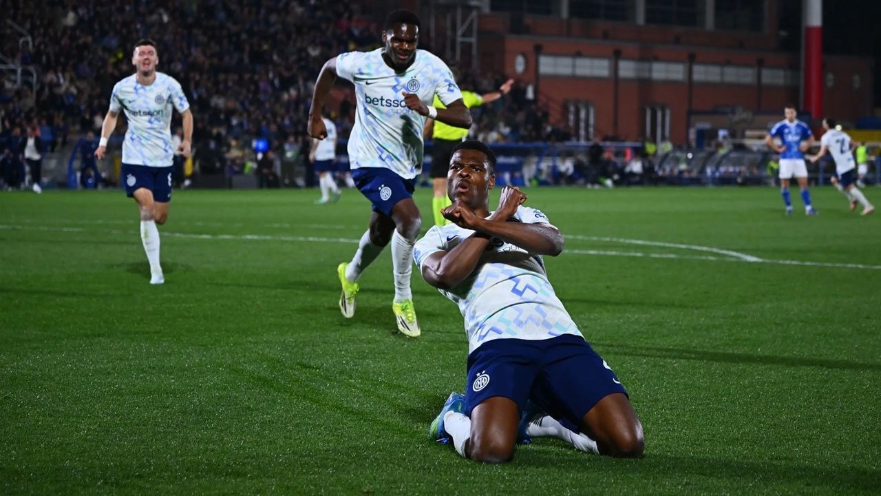 Dumfries Jelaskan Rahasia Inter Milan Tetap Ganas di Markas Como Dumfries Jelaskan Rahasia Inter Milan Tetap Ganas di Markas Como