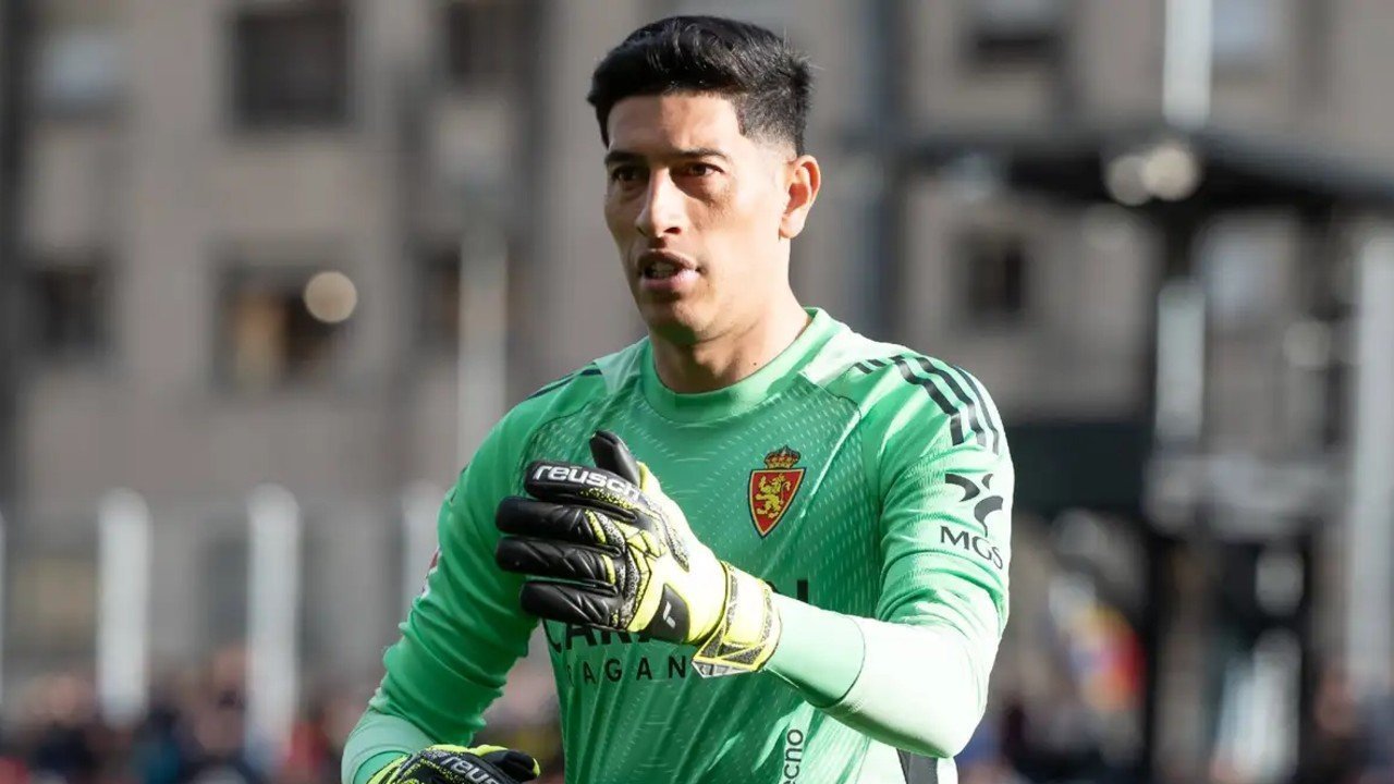 Kacau! Kiper Zaragoza Tonjok Lawan Usai Tak Terima Dikartu Merah