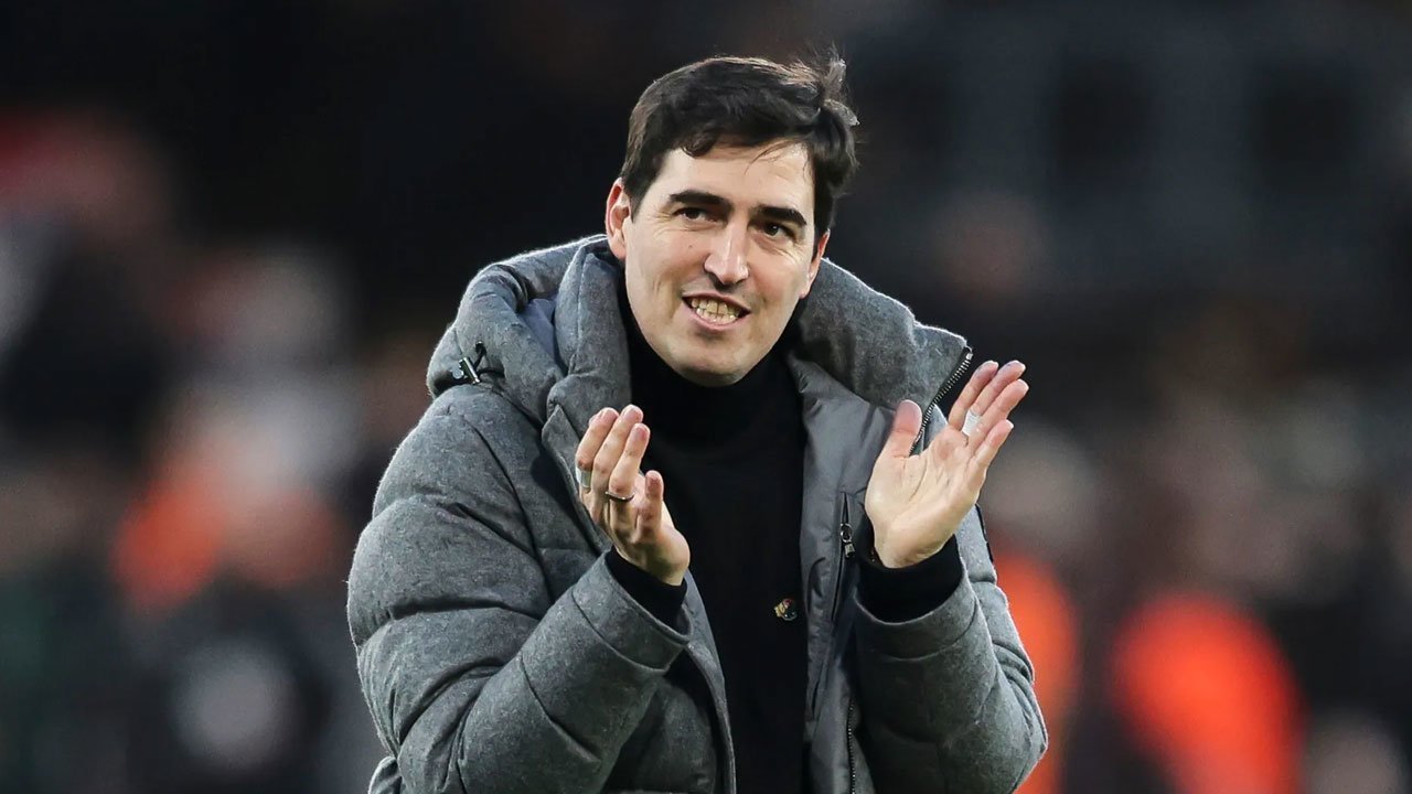 Manchester United Kepincut Andoni Iraola, Posisi Michael Carrick Terancam?