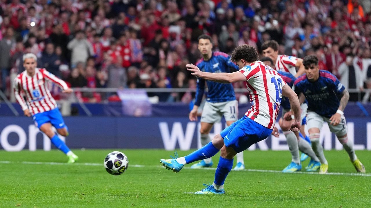 4 Penalti Warnai Leg Pertama Semifinal Liga Champions 2025/2026, Satu Dianulir VAR