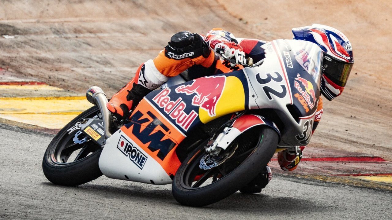 Menang Besar! Kiandra Ramadhipa Kibarkan Bendera Indonesia di Puncak Podium Red Bull Rookies Cup Spanyol 2026