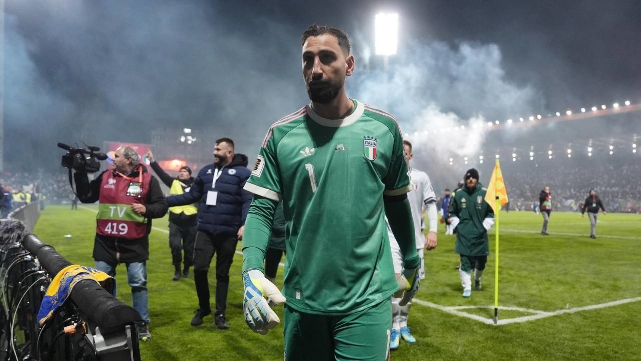 Tangis Gianluigi Donnarumma Usai Italia Gagal ke Piala Dunia, Ajak Bangkit dari Keterpurukan