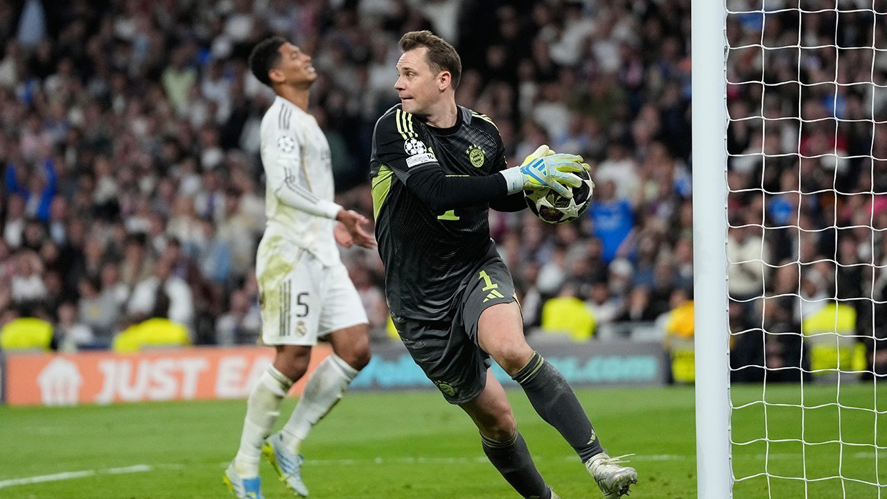 Kompany Puji Penampilan Spesial Manuel Neuer: Konsistensi! Kompany Puji Penampilan Spesial Manuel Neuer: Konsistensi!