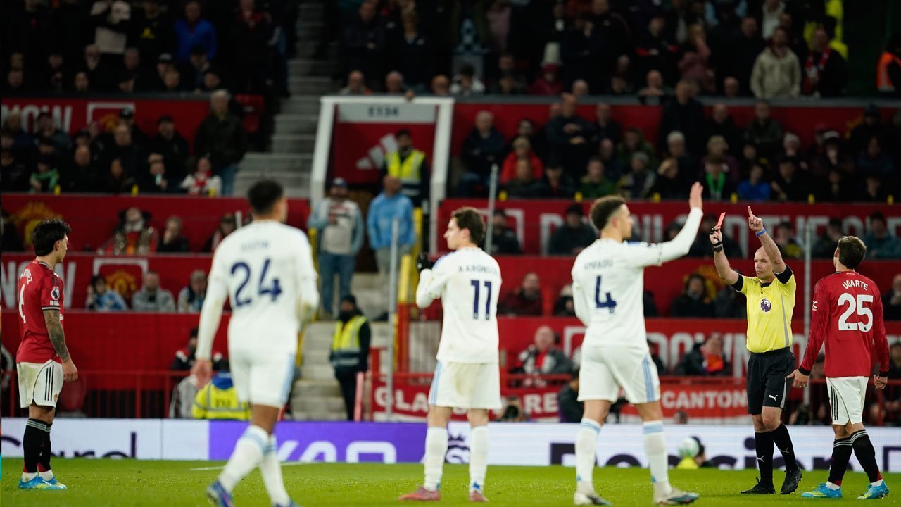 Man United vs Leeds: Mengapa Lisandro Martinez Mendapat Kartu Merah?