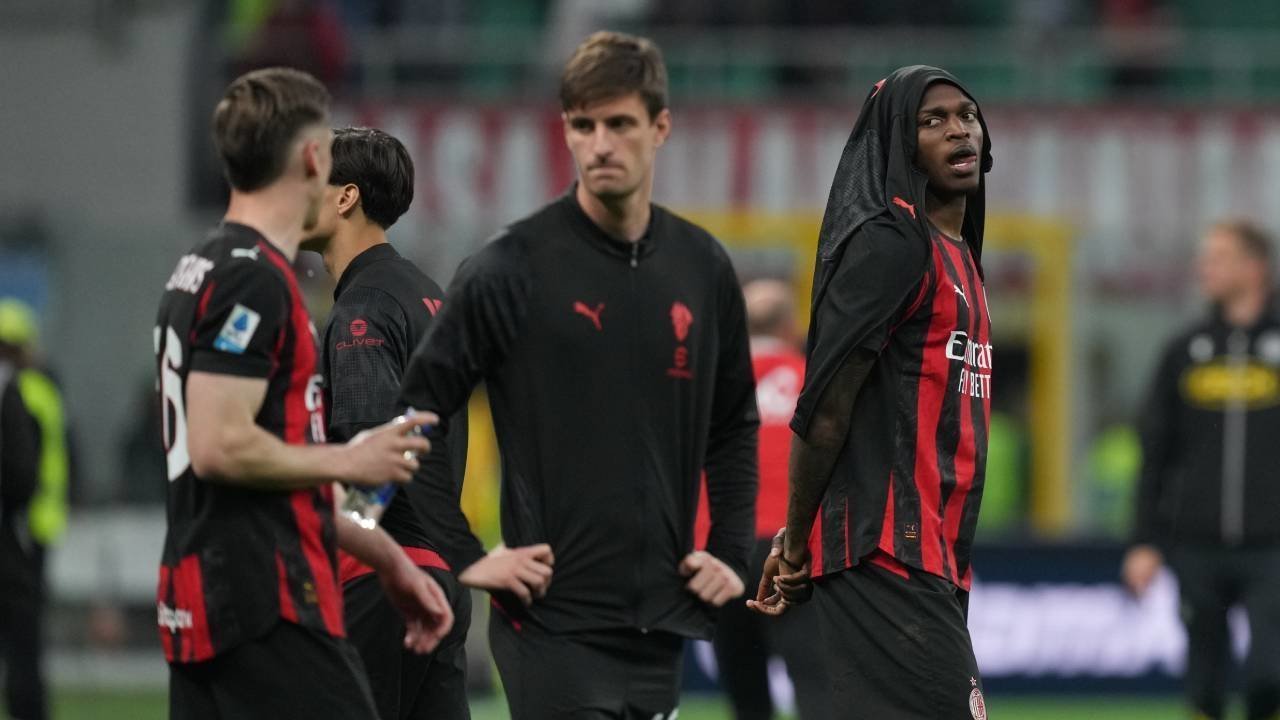 Dari Kandidat Scudetto ke Perebutan 4 Besar, AC Milan Alami Penurunan Tajam dalam Sebulan Dari Kandidat Scudetto ke Perebutan 4 Besar, AC Milan Alami Penurunan Tajam dalam Sebulan