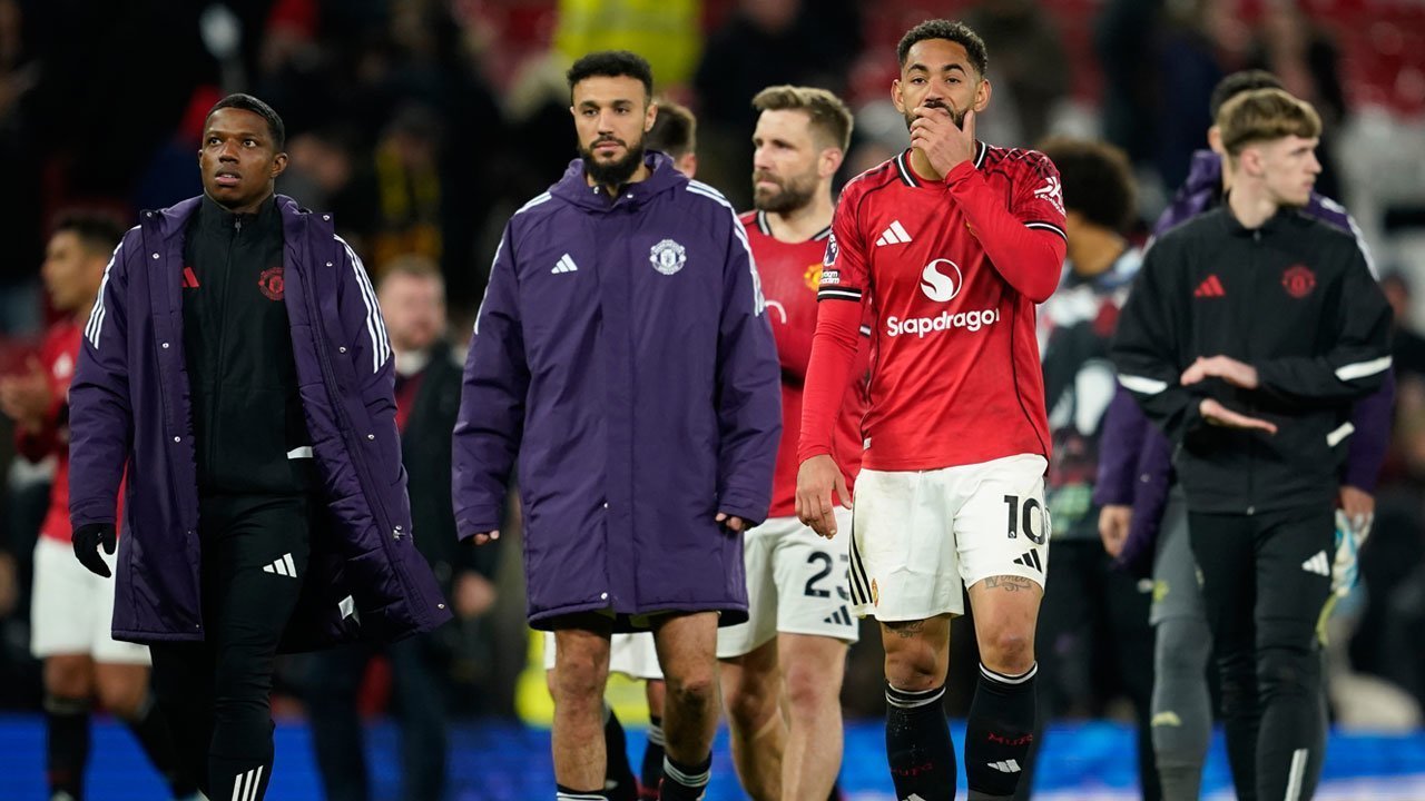 Rapor Pemain Manchester United Saat Dikalahkan Leeds: Martinez Sembrono, Mazraoui Payah, Magis Fernandes Permanen!