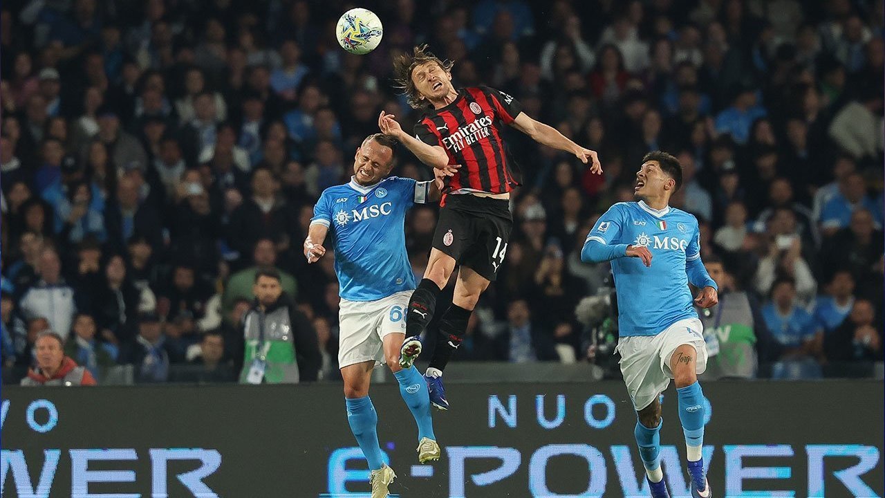 Rasmus Hojlund Tiba-tiba Tumbang, Giovane Ceritakan Momen Mengejutkan Jadi Striker Dadakan Napoli Lawan Milan