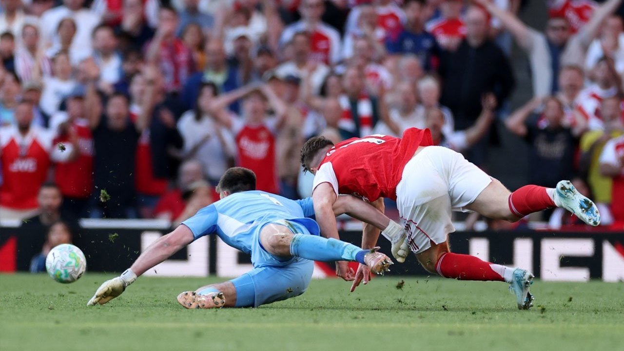 Kenapa Nick Pope Tak Dikartu Merah Usai Menjatuhkan Viktor Gyokeres?