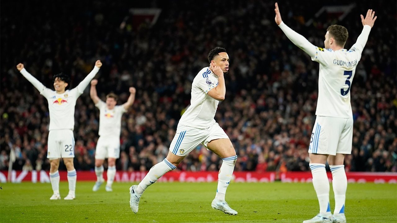 Siapa Pemain Terbaik Leeds Saat Permalukan MU di Old Trafford? Malam Sempurna Noah Okafor, Karl Darlow Tangguh