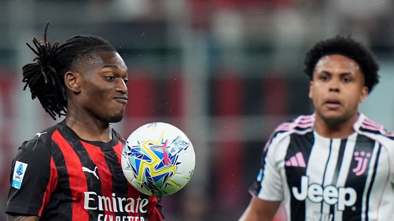 Drama di San Siro: Rafael Leao Disoraki Lagi Meski Milan Tahan Juventus